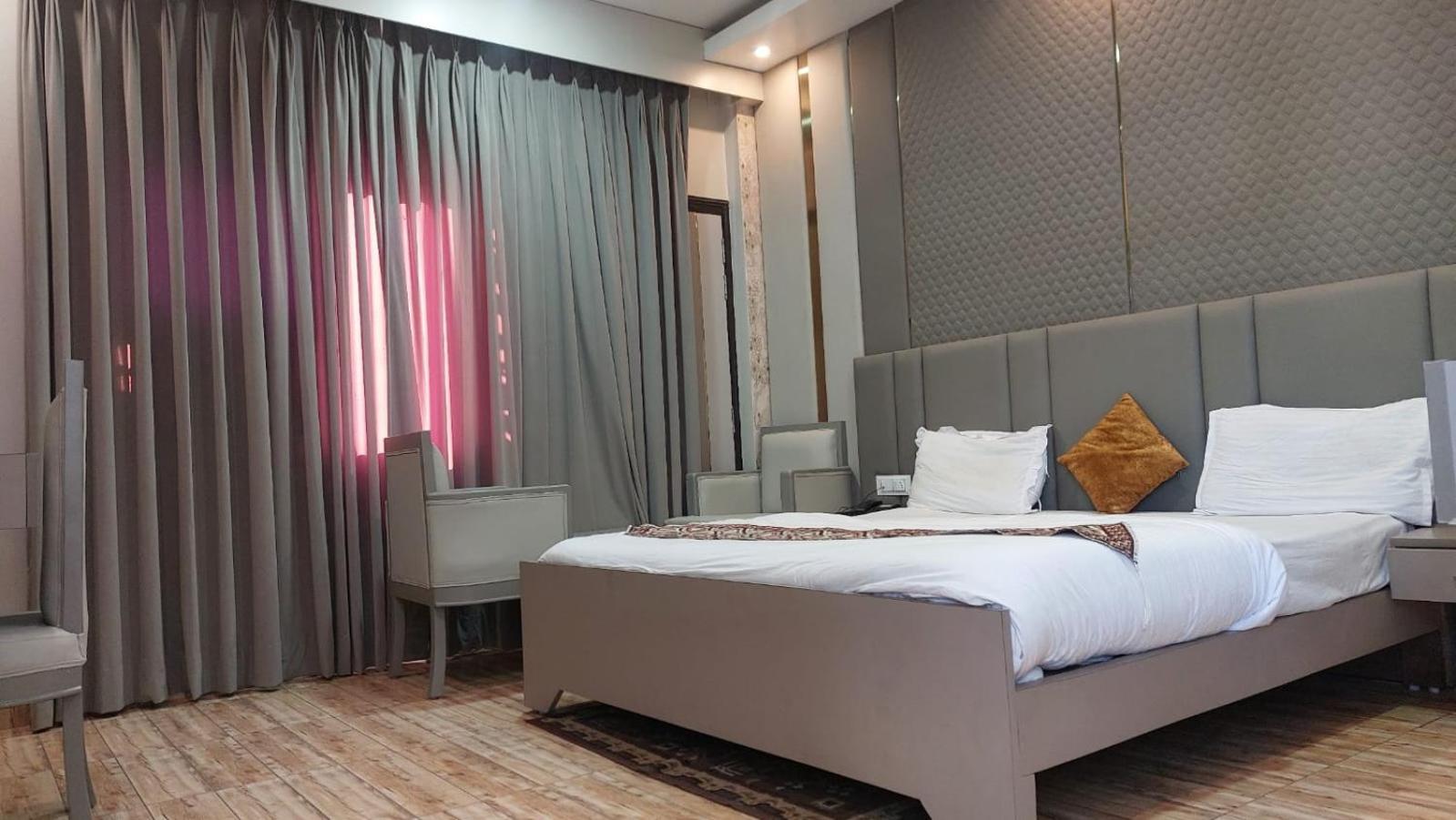 Hotel Rajshree Tanakpur Eksteriør billede